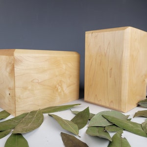 Medium Maple Urn