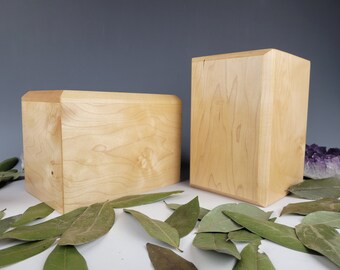 Medium Maple Urn