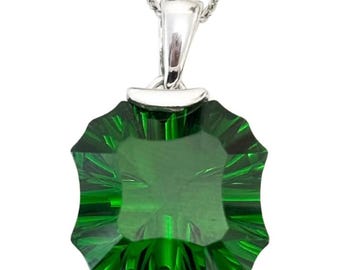 P8815s Classic Mt St Helens Green Helenite Sterling Silver Pendant Gift for Her
