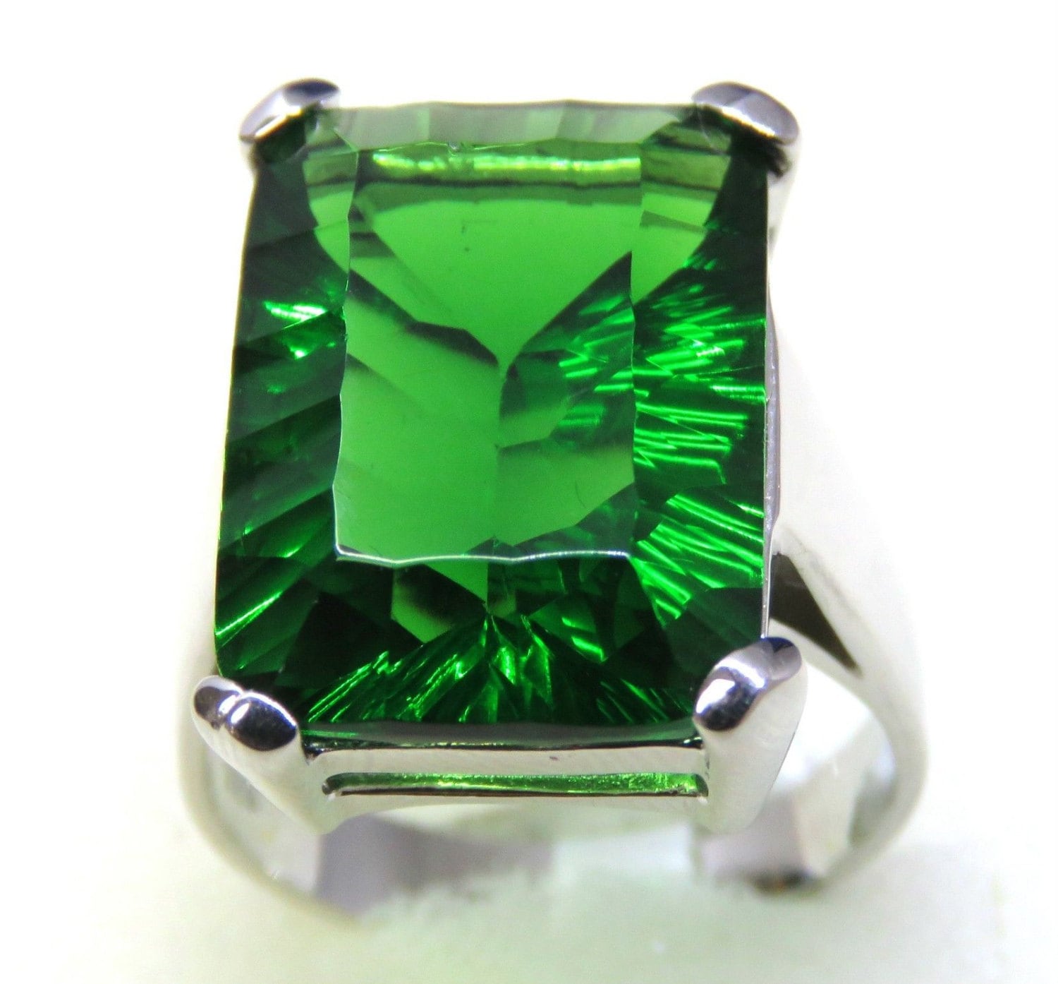R0768G Fancy Style Mt St Helens Green Helenite May Birthstone Prong Set ...
