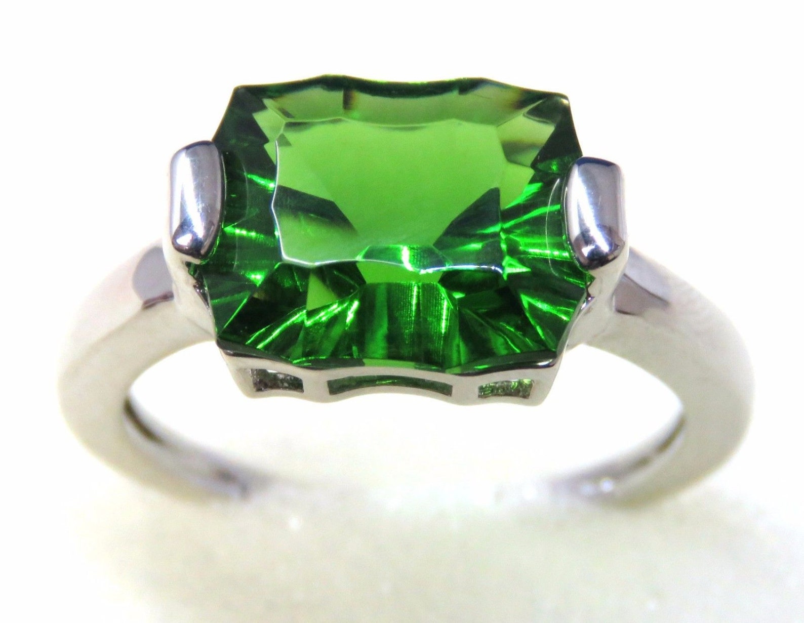 R4550G Victorian Style Mt St Helens Green Helenite May Birthstone ...