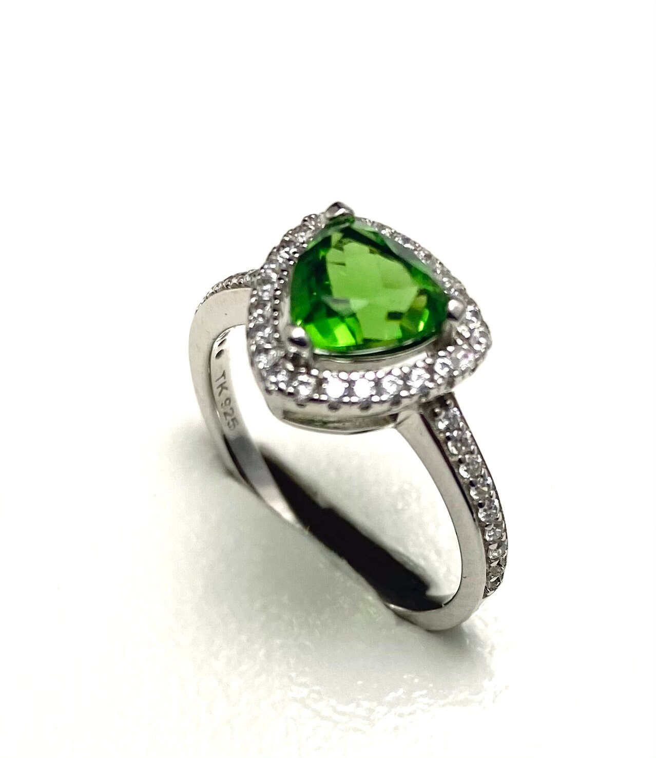 R0777 Halo Trillian 7mm Mt St Helens Helenite Verde Helenite | Etsy