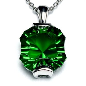 P8815 Fancy Cut 14mm Classic Style Mt St Helens Green Helenite Bezel Set Sterling Silver Pendant Gift for Her