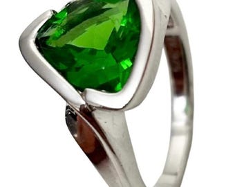 R1847s Classic Mt St Helens Green Helenite May Birthstone Sterling Silver Ring Gift for Her