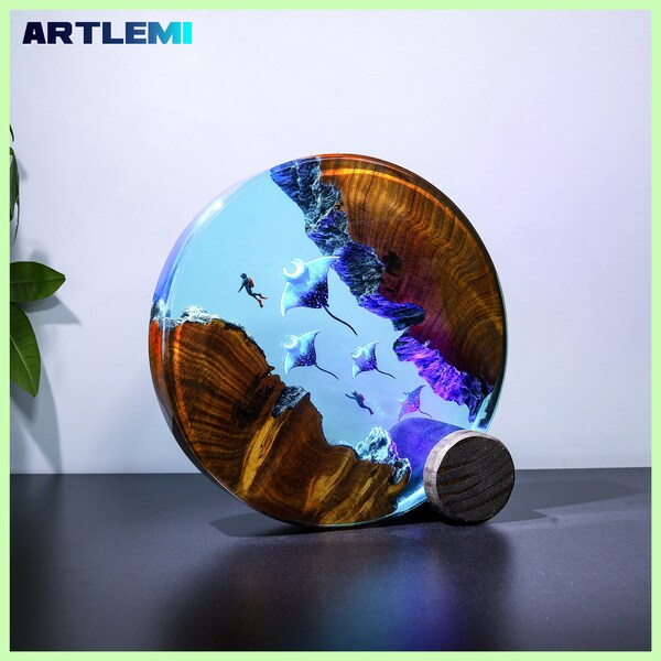 Mariana Trench adventure epoxy lamp Stringray and diver resin lamp Deep sea Creatures resin art Boho home decor Room decor Gifts unique