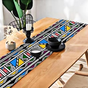 Tischläufer im Ndebele-Stil | Afrikanische Wohndekoration | Afrozentrisches Badezimmer | Einzugsgeschenk | Boho-Tischläufer für Festtage und den Alltag