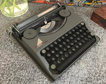 ENTSCHULDIGUNG, RESERVIERT! Die erste und vielleicht beste „superportable“ Schreibmaschine, die Hermes Baby Typewriter, 1938, guter Originalzustand