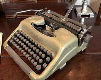 Rare Voss Typewriter, Model ST24, 1953, with NEW PLATEN! QWERTY keyboard. Professionally refurbished, Working Perfectly, New Ribbon!