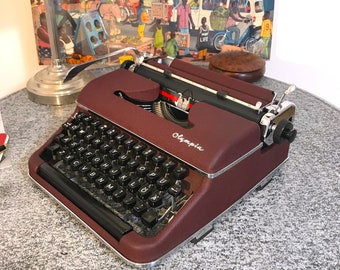 Inspiration zum Schreiben! Olympia SM2 Schreibmaschine, QWERTZ Tastatur, 1953, Original Farbe bordeaux! Eine hübsche und dennoch schwere Schreibmaschine für Sie!