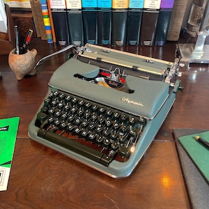 The &quot;King of the Typewriters&quot;! The Classic Olympia SM4. QWERTY Keyboard! Fully reconditioned and ready to type!