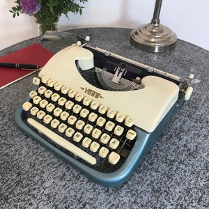 Voss Privat Typewriter, QWERTY keyboard, Cream & Blue, 1962, A super-portable typewriter fully refurbished and ready to write!