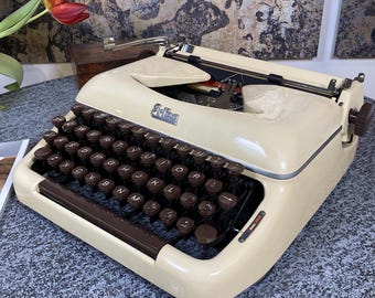 Vintage Adler Gabriele 12 typerwriter automatic model