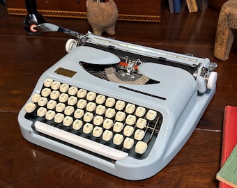 Gyonne Elgin Collegiate Typewriter with deLuxe Case! A very uncommon but high-quality Japanese brand from the 1960s.