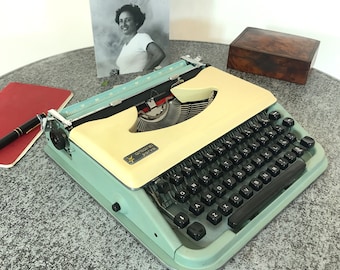 Antares Parva Typewriter, 1960, Stunning Original Condition. QWERTY. All-original colours. Definitely a "super-portable"! Fully restored.