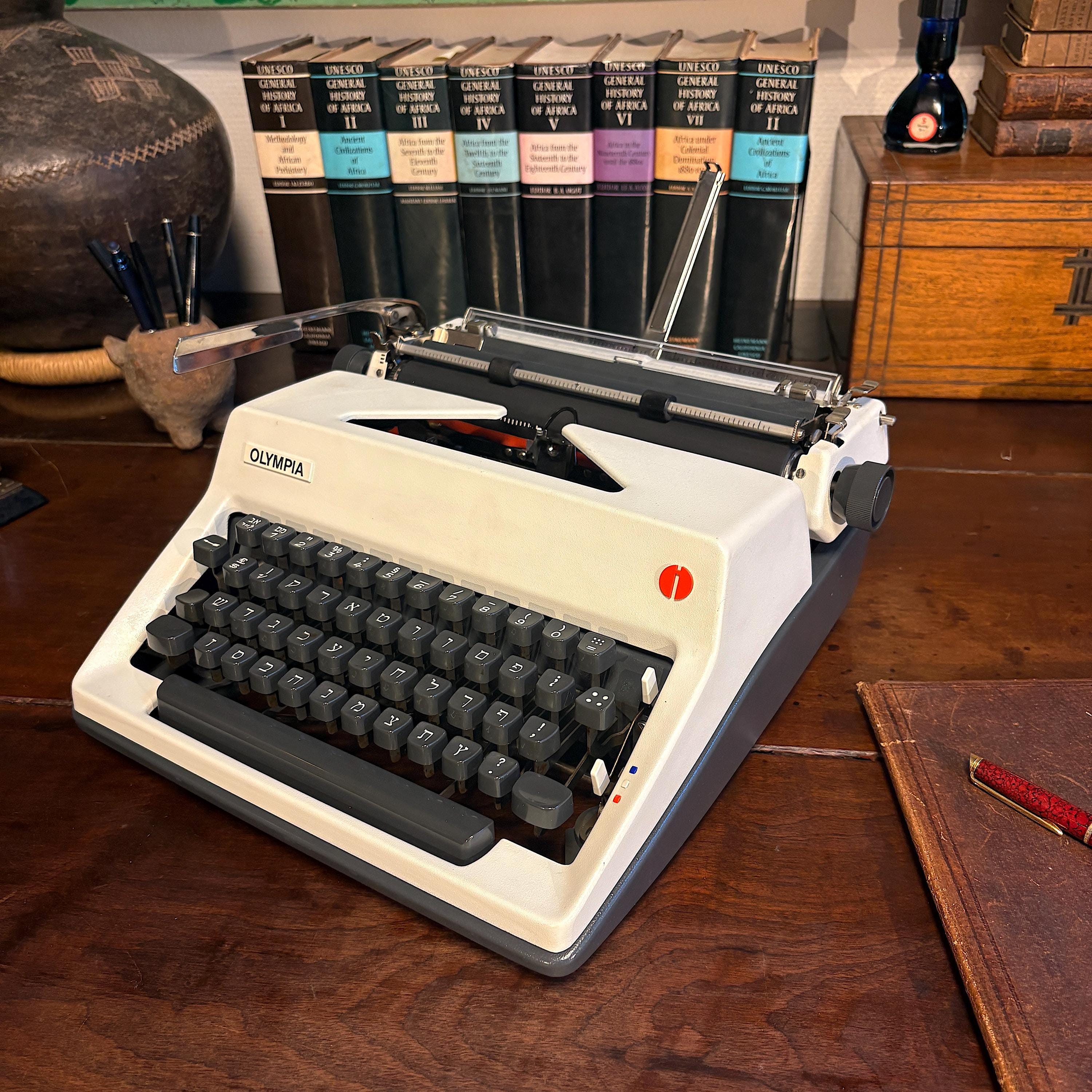 Olympia タイプライター ホワイト Olympia Sm3 Typewriter White - Etsy