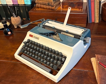 Russian (Cyrillic) Keyboard! As-New! Erika Typewriter, Model 32, from 1973. Fully reconditioned and We Pay All U.S. Tariff costs!
