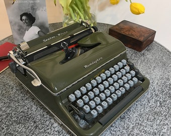 Dutch Military Remington typewriter, Senior-Riter, (Torpedo) Model 18, from 1960, QWERTY. A top example of an uncommon military typewriter!