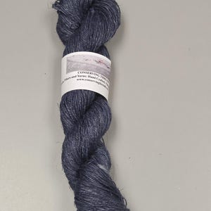 Linen Yarn, Dark Blue Dyed. Machine Spun 10/2. L7