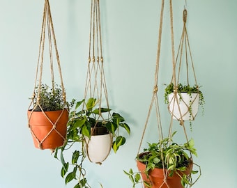 Macrame Jute Plant Hanger - Minimaliste - Perles de bois - Planteur suspendu en macramé - Boho - Rustique - PETIT MOYEN GRAND Tailles disponibles