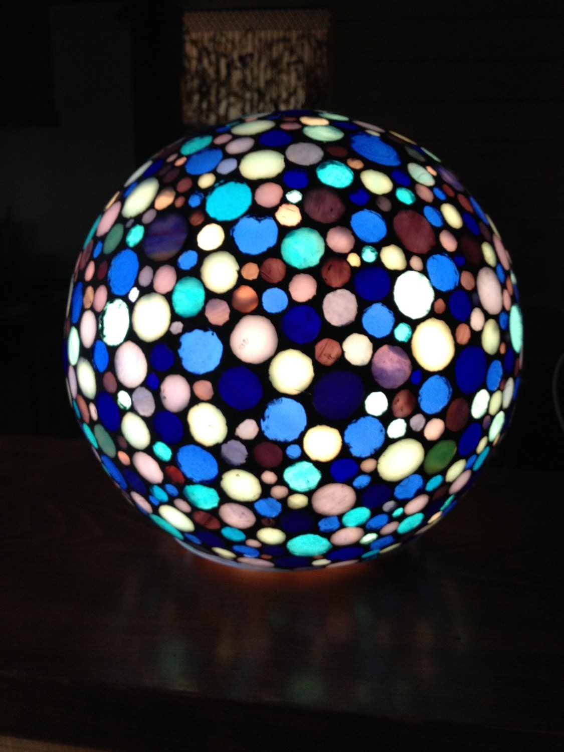 Sur Commande. Lampe Boule de 25 Centimètres en Mosaïque Verre Dans Un Dégradé Bleus