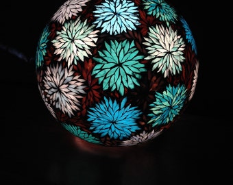 Sur commande. Lampe boule turquise et marron en mosaique de verre