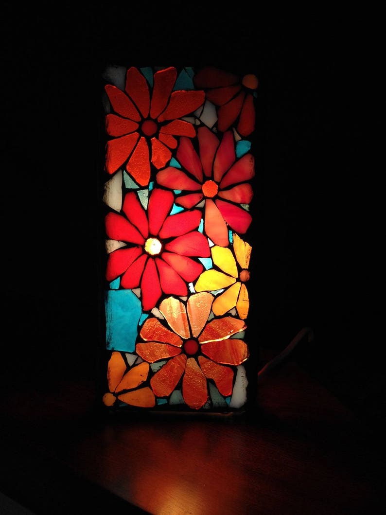 Sur commande. Lampe en mosaïque vitrail dans les couleurs d'orange et de bleu turquoise. image 2