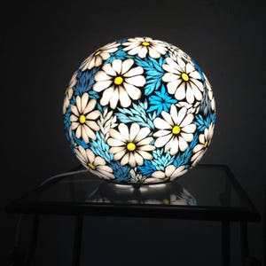 Sur commande. Lampe boule en mosaïque vitrail image 2