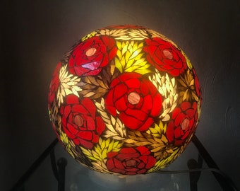 Réservée. Lampe boule