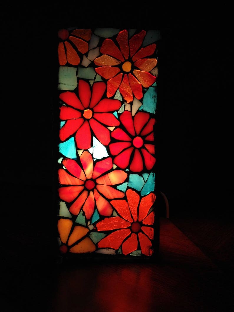 Sur commande. Lampe en mosaïque vitrail dans les couleurs d'orange et de bleu turquoise. image 1