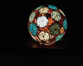 Sur commande. Lampe en mosaïque de verre façon vitrail.