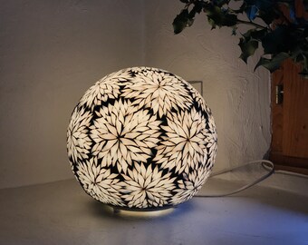 Réservée pour Bradley. Lampe boule en mosaïque vitrail