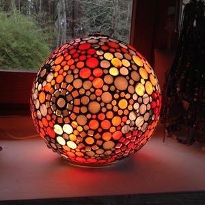 Sur commande. Une nouvelle lampe boule de style ethnique en orange et gris. image 1