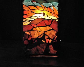 Sur commande.  Lampe bijou, lampe sculpture en mosaïque vitrail.