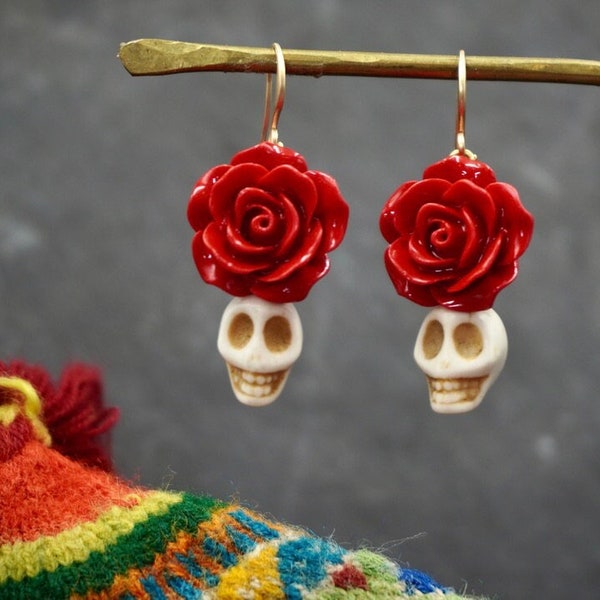 Boucles d'oreilles jour des morts, boucles d'oreilles halloween boucles d'oreilles tête de mort boucles d'oreilles roses boucles d'oreilles frida kahlo boucles d'oreilles mexicaines boucles d'oreilles fleurs