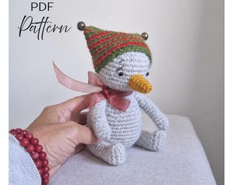 Schema PDF per realizzare un pupazzo di neve amigurumi all'uncinetto – Giocattolo natalizio fai da te / Decorazione per le vacanze invernali - Download digitale