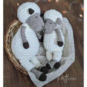 Cute lamb crochet pattern two sizes. Lamb crochet toy step-by-step tutorial. DIY plush lamb amigurumi.