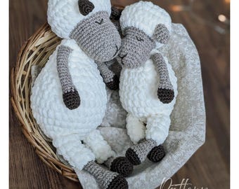 Schema facile per realizzare una pecora all'uncinetto - Tutorial per un morbido giocattolo amigurumi in PDF (2 misure, adatto ai principianti)