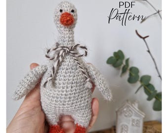 Schema all'uncinetto per un'oca amigurumi in formato PDF - Peluche regalo, istruzioni in italiano, tedesco e statunitense