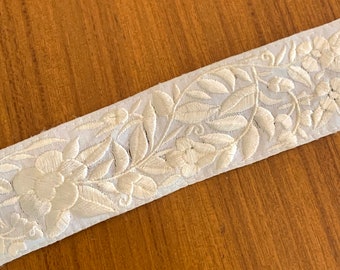 2 yards of Wedding trim, Bridal trim, Cream colour Silk Trim, Silk embroidery trim, Formal wear trim, Home decor trim, Floral trim.