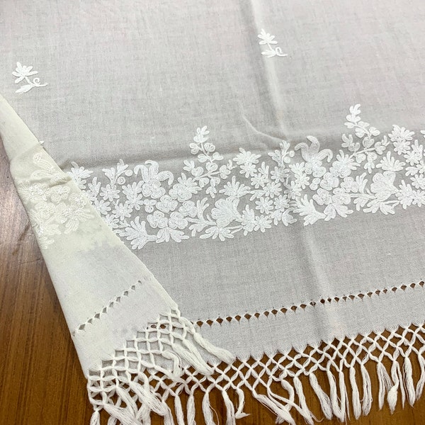 shawl warna cream