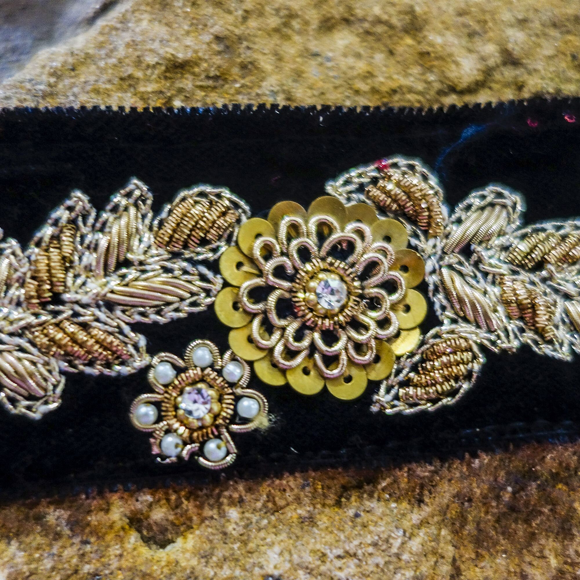 入荷now 買えない Trim, Gold N Black Antique Trim Embroidered Hand Gold アンティーク雑貨
