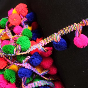 Multicolored pom poms tassels trim