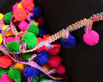 Multicolored pom poms tassels trim