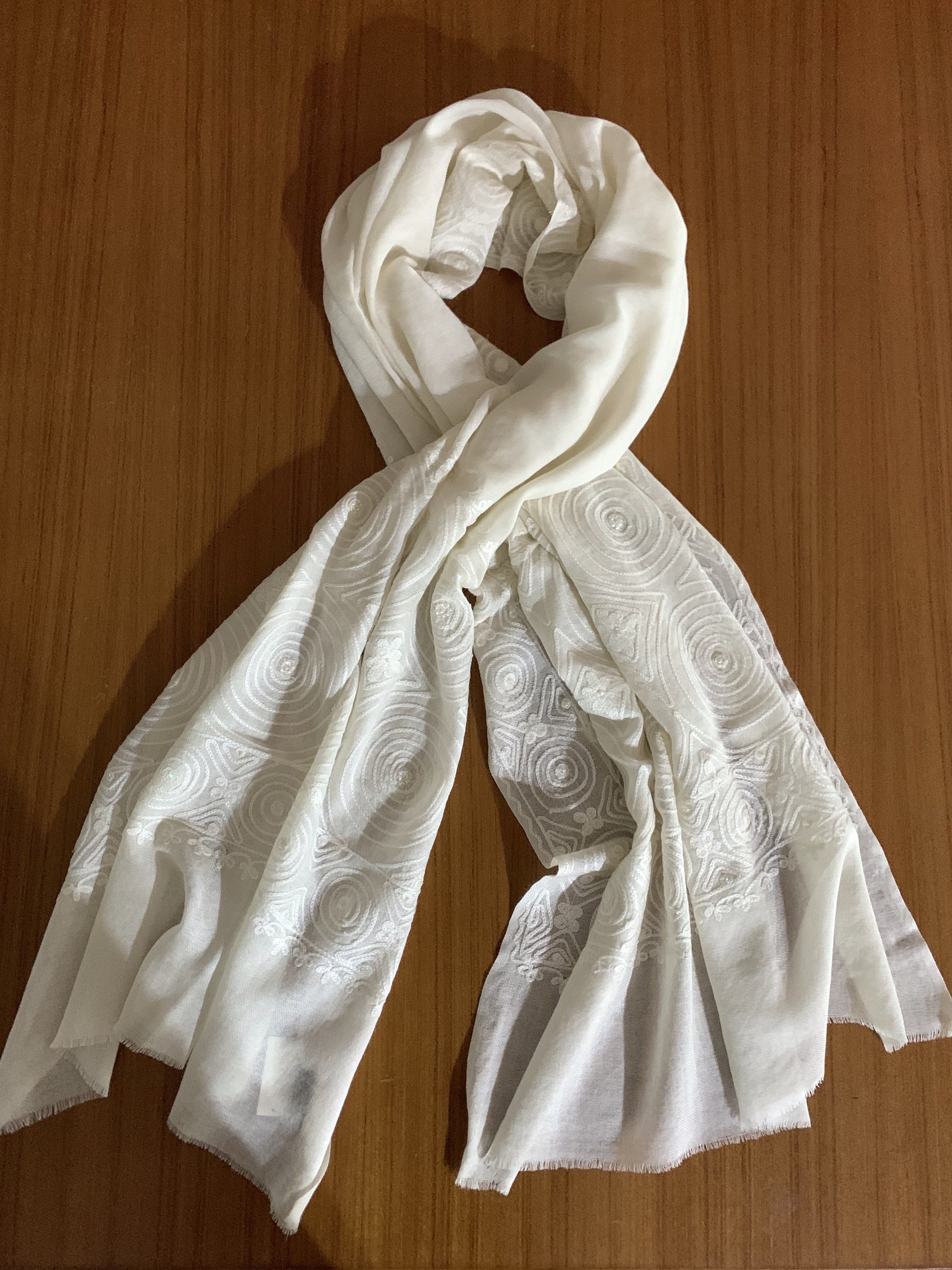 Weißer Wollschalhandgesticktes WolltuchAll over bestickter | Etsy