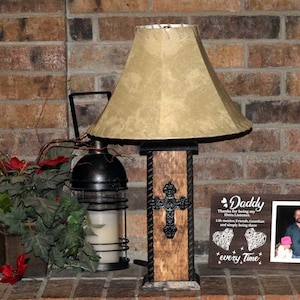 24&quot; Rustic Western Table Lamps - Western Lamps - Star & Horseshoe stained Table Lamp. Perfect for any western themed room or the cabin.