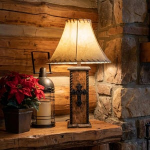 Rustic Western Table Lamp with USB Charging, Cabin Decor