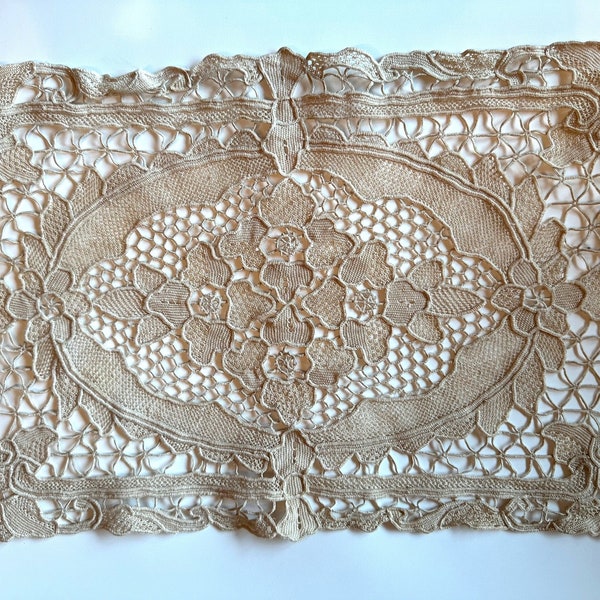 Point De Venise Needle Lace Placemat Ecru Mint Condition