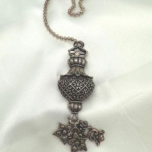 Victorian Floral Urn Fan Pull: Silver Tone Ceiling Fan Charm