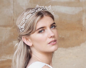 Bridal pearl crown, pearl bridal tiara, bridal headdress, classic wedding tiara, statement pearl headpiece, bridal headband