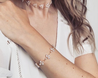 Pearl bridal bracelet, handmade freshwater pearl wedding bracelet, simple pearl bracelet, boho bridal jewelry, gold boho bracelet